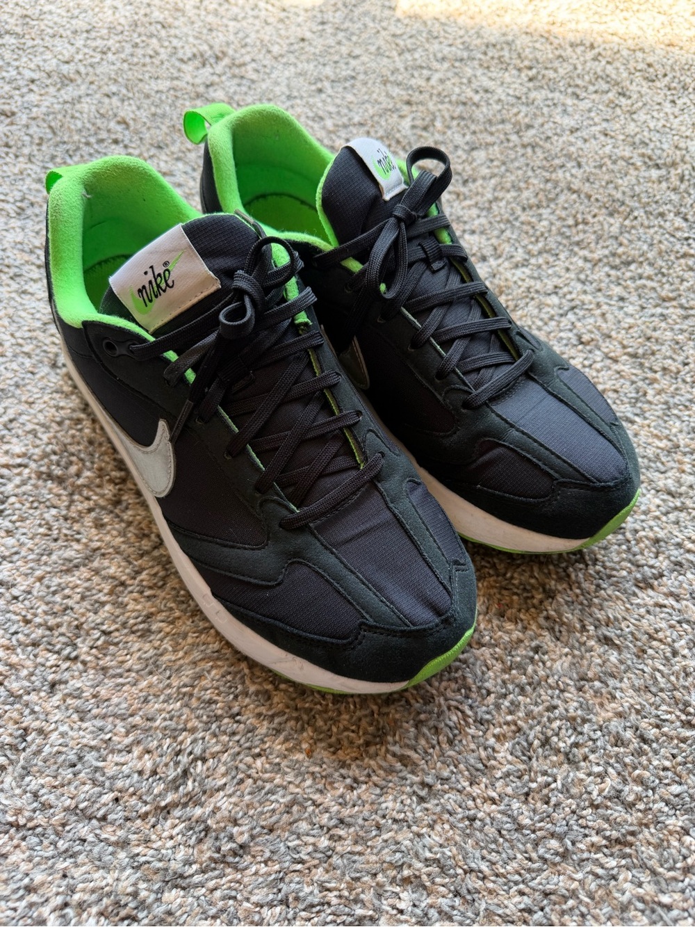 Nike Black & Neon Green Runner Sneakers
